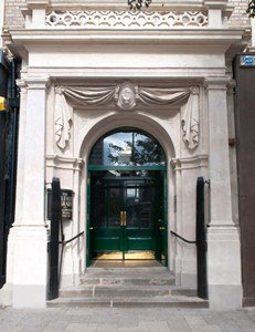 thelinenhall's tweet photo. @thelinenhall's #Linenopolis project participants explored some of Belfast's linen landmarks this week. Keep an eye out for Linen-themed tour dates coming later in the summer. @HeritageFundNI @TourismIreland @CommunitiesNI https://t.co/OywaikkPjY