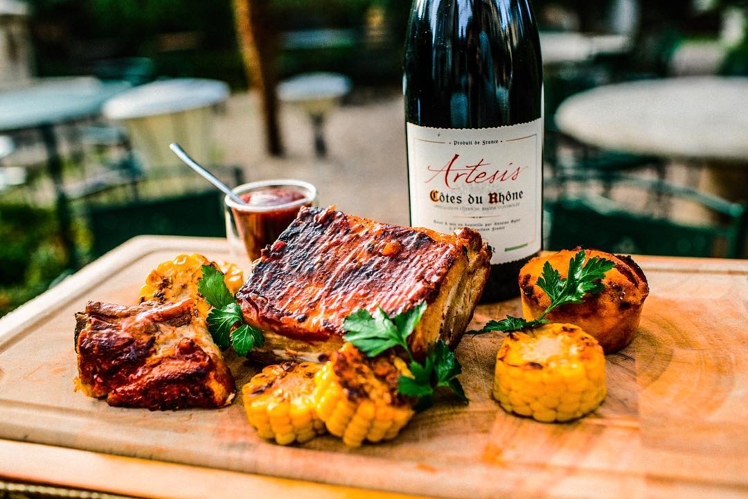 MaisonOgier's tweet photo. Au déjeuner ce midi? 🌽 on a opté pour un Artesis, rouge! 🍷 #artesis #maisonogier #ogier #redwine #wine #winelover #lunch #cotesdurhone #rhonevalley #food
@RhoneWine l @Vinsrhone
https://t.co/EubJaQtPnu https://t.co/zZI0GGAoaO