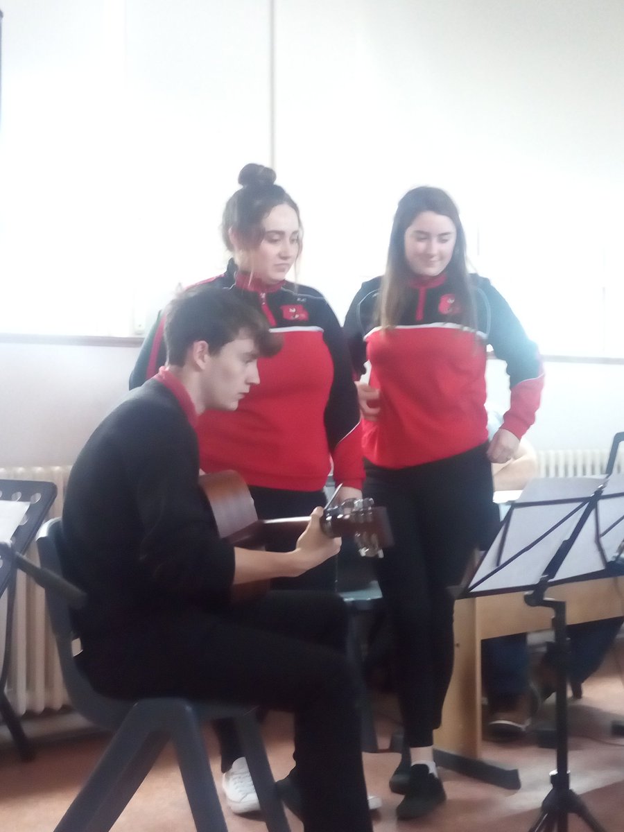 EleanorWalsh2's tweet photo. Great wrap up event @NewportCollege with music, drama and a beautiful wooden gift for @TeleflexCareers as a Thank You for a great Skills @ Work programme @Action_On_Ed https://t.co/tRliCX1LNK