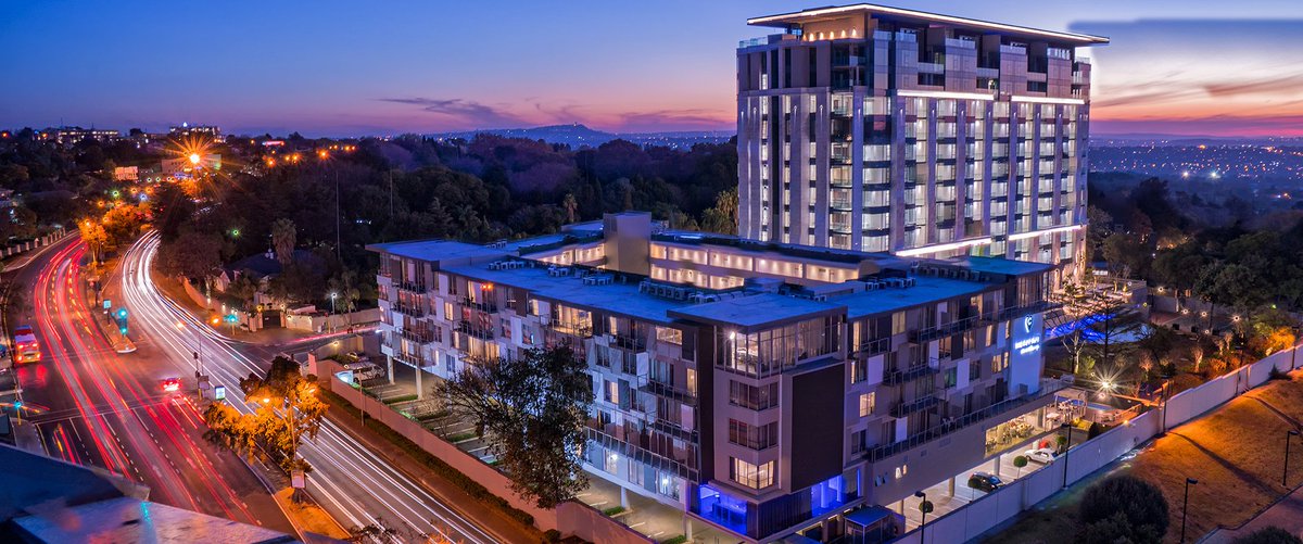 GLHplus's tweet image. Great photography from @thomasbenniephotography 
featuring 177 on Empire and Embassy Towers
 #glharchitects #embassytowers #177empire #thecapitalhotelsandapartments #thomasbenniephotography #sandtonnightwalk #sandtonskyline #joburg #sandton #gauteng #southafrica