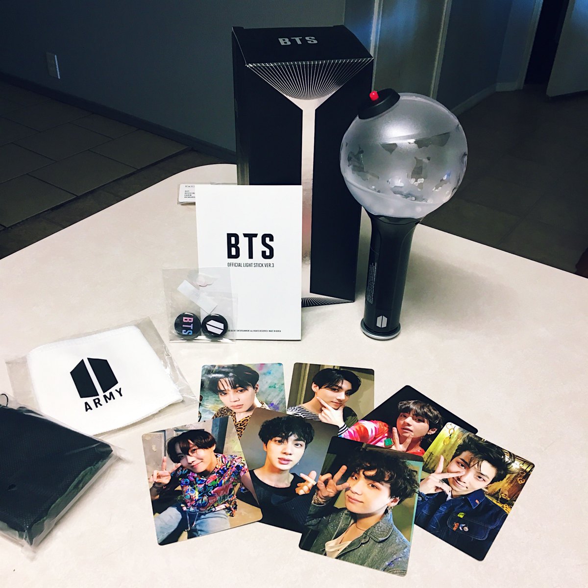 sixnsevenph's tweet photo. ♡ ARMY BOMB VERSION 3 ORDER FORM ♡

→Php 2,750 
→Open for installment
→In transit to PH, ETA: last wk of May to early June
→With freebies
→DOO: Until all slots are taken DOP: June 7

🔗OF: https://t.co/lrz9udAXhX
📲cto: photo

#BTSWORLD #ARMYBOMB3 #ARMYBOMB #BTS https://t.co/1rMVTnWA8l