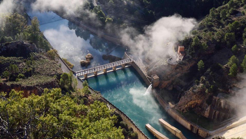 wearewater's tweet photo. 💧 The assimilation of #water as a social good should not lead us to forget that an investment in infrastructures and technology is needed in order to guarantee the supply, quality and environmental balance. 

👍 Share. Like. Do.

https://t.co/X1J4SHuzo7 https://t.co/SIf4GVWYMn