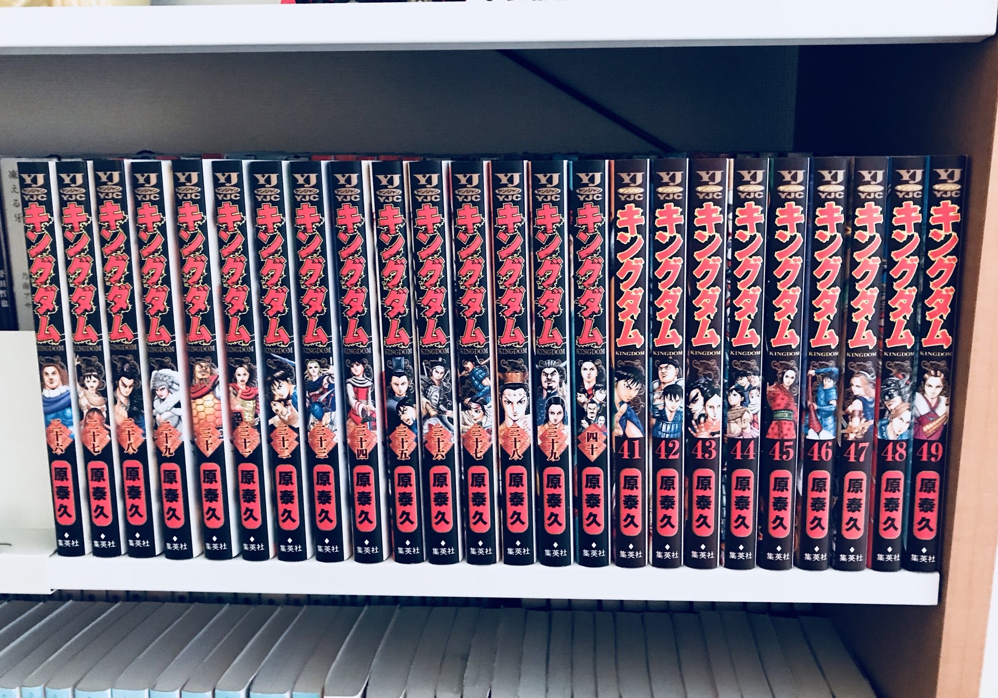 O Xrhsths ねこのめ Sto Twitter 連休中 実家で姉の愛読書であるキングダムを読んでハマってしまった 時間がなくて25巻までしか読めなかったので 帰宅して26巻から49巻まで爆買い 最新刊54巻まで当然買うが どうせなら1巻から24巻まで買って全部揃えたい