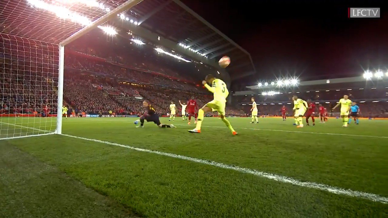 Corner taken quickly....and it s Divock Origi!!! 

Happy 25th Birthday, Origi Celebration  