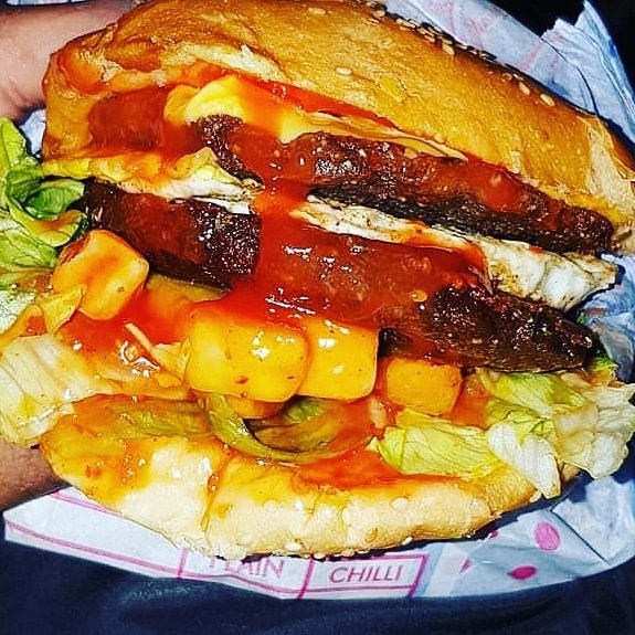 MBE50288854's tweet photo. FriYay at Coconut Grove 47 Intersite Avenue Umgeni Business Park
#Durban #burgergoals #muttonpatty #halaalcertified #freshlyprepared #callandcollect #eatout #coconutgrove #47intersiteavenueumgenibusinesspark #8JoyhurstStreetChatsworth #goodfood #eatout https://t.co/nJXHHvfgUP