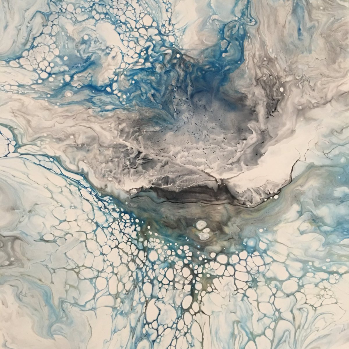 Same colors but different pour techniques.  So amazing how different they are #fluidpainting #fluidart #painting #art #artist #fluid #flow #flowing #acrylic #acrylicart #abstract #abstractart #abstractpainting #color #colour #colourful #contemporaryart  #fluidpainter