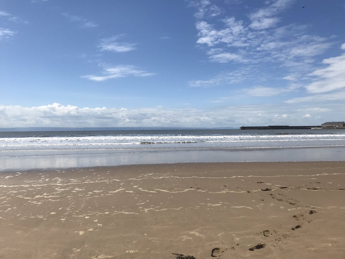 ladypuddy's tweet photo. Beach clean #somuchplastic #takerubbishhome #beachclean https://t.co/ab9xnqhPqh
