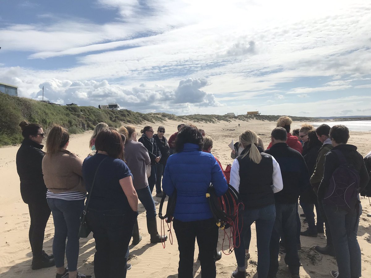 ladypuddy's tweet photo. Beach clean #somuchplastic #takerubbishhome #beachclean https://t.co/ab9xnqhPqh