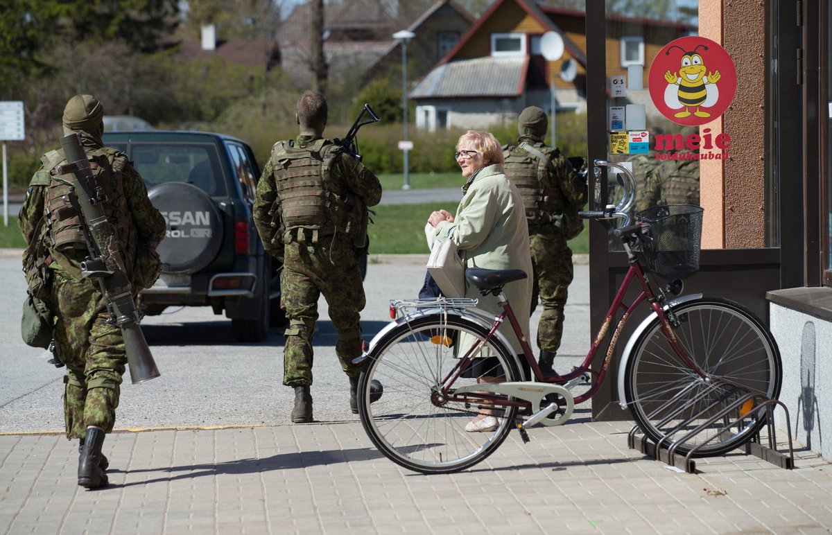 NATOJFCBS's tweet image. During the #NATO exercise #SpringStorm in #Estonia 🇪🇪, the Estonian Defence Forces as well as NATO allies and partners are training together to keep the people of Estonia safe. 🛡 More than 9️⃣0️⃣0️⃣0️⃣ soldiers from 🇧🇪🇨🇦🇫🇮🇫🇷🇬🇪🇩🇪🇬🇧🇱🇻🇱🇹🇵🇱 🇺🇦🇺🇸 are taking part. #WeAreNATO #Kevadtorm 💪