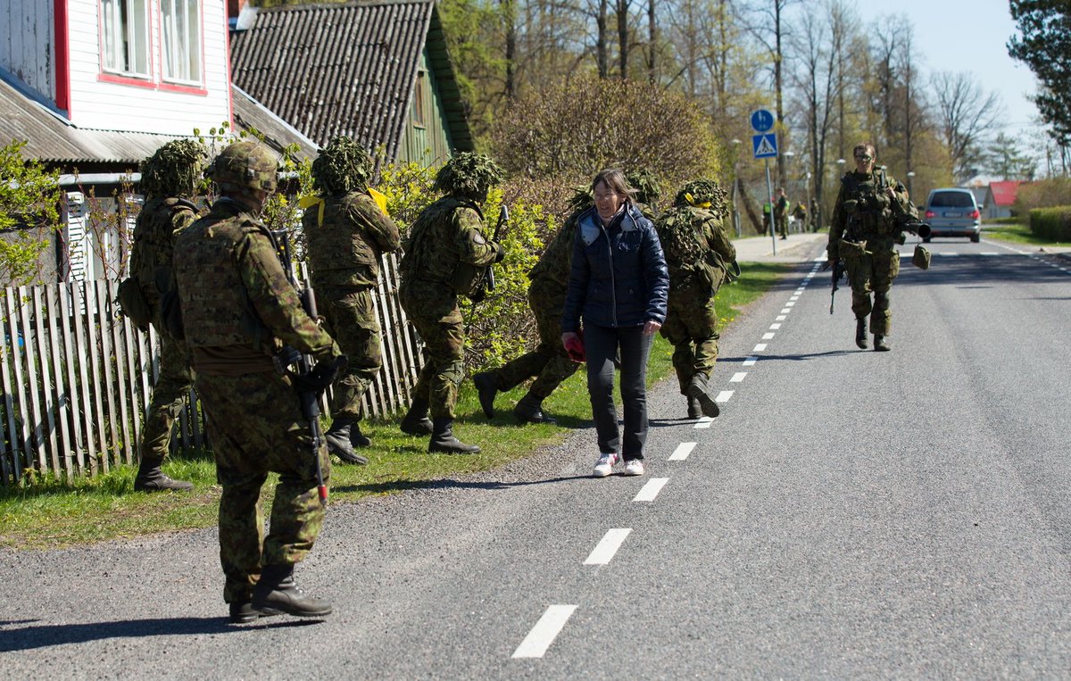NATOJFCBS's tweet image. During the #NATO exercise #SpringStorm in #Estonia 🇪🇪, the Estonian Defence Forces as well as NATO allies and partners are training together to keep the people of Estonia safe. 🛡 More than 9️⃣0️⃣0️⃣0️⃣ soldiers from 🇧🇪🇨🇦🇫🇮🇫🇷🇬🇪🇩🇪🇬🇧🇱🇻🇱🇹🇵🇱 🇺🇦🇺🇸 are taking part. #WeAreNATO #Kevadtorm 💪