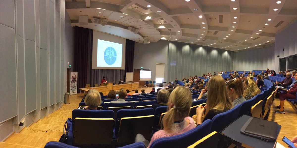 HannaLeenaLait1's tweet photo. Sosiaalityö,ajattelu ja polttavat kysymykset. -Anna Metteri #sttp2019 @sostyontutkimus #rovaniemi #universityoflapland #sosiaalityö #tiede #tutkimus Meillä on vastuu erityisen haavoittuvassa asemassa olevien auttamisesta! https://t.co/JCbKSQmKdv