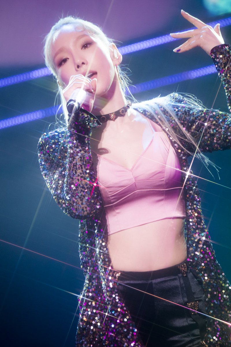 oricon's tweet photo. 少女時代テヨン、艶やかな歌声で魅了🌈圧巻のパフォーマンスに会場の熱気も上昇✨愛溢れるコメントに大歓声「歌を通して皆さんとふれあいたい」【📸ほか写真あり】
https://t.co/e2oLcgn05t

#テヨン #TAEYEON #태연 #TAEYEON_JAPAN_TOUR_2019_Signal #少女時代 @gg_official_jp https://t.co/O0nGt3Llwj
