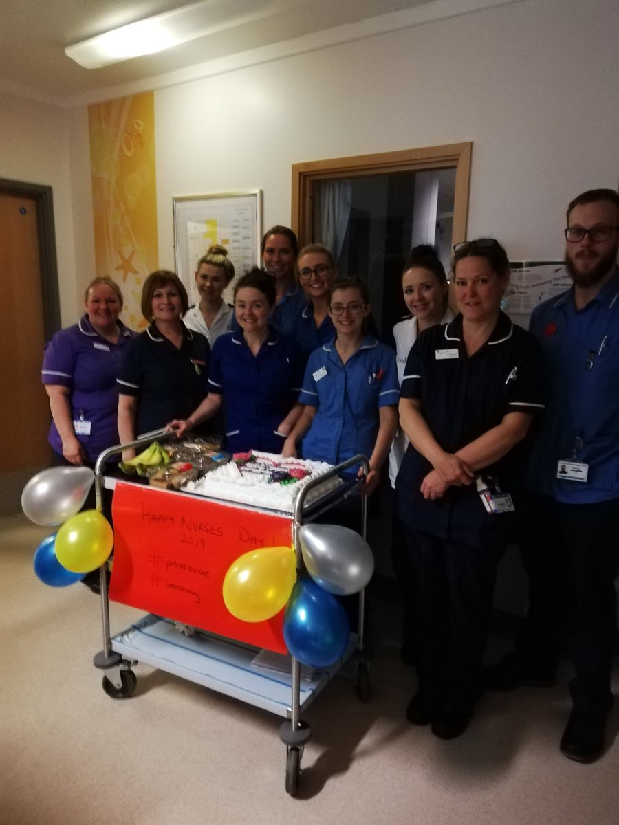 Some of our hard working night staff @LeedsHospitals celebrating #InternationalNursesDay2019 . Proud to be the CSM on duty to support  all these areas out of hours #ProudToBe #nightstaff #theleedsway