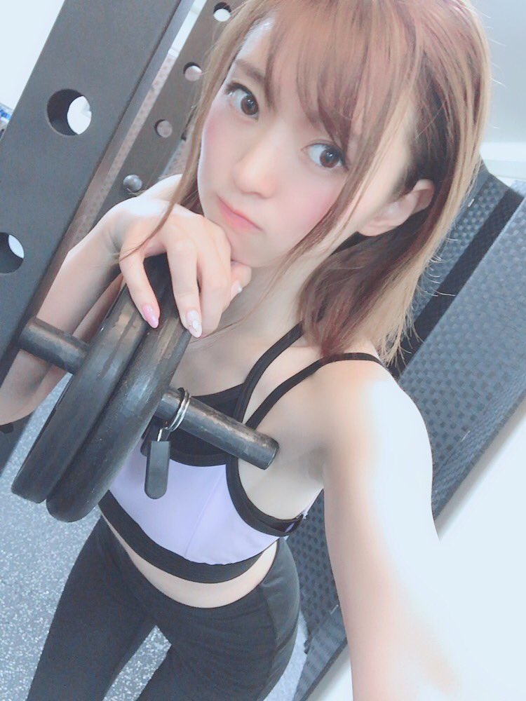 manae_miyakoshi's tweet photo. 昨日、久しぶりにトレーニングしに行きました🏋️🏼‍♀️🏋️🏼‍♀️
なんと1ヶ月ほどサボってしまった…😂
著しい体力の衰え…
もはやトレーニング云々より
動き続けるのがしんどかった😭😭

今日は筋肉痛🤩さいこうです🤩✨

#IRAL #training #トレーニング #acFit
https://t.co/ZqheFx8cM7 https://t.co/ejjYxjsyNQ