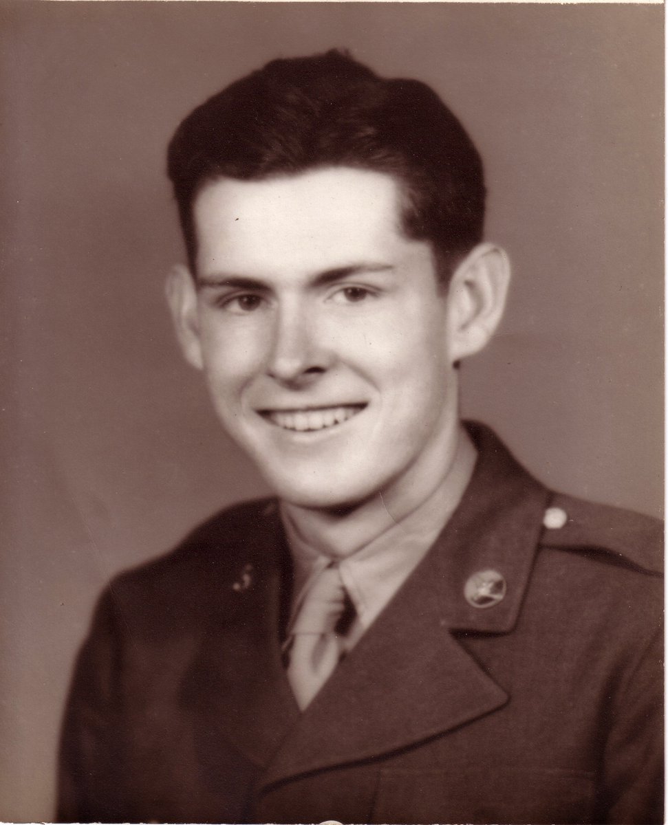 kam_mraw's tweet photo. I want to thank @ChrisEvans for portraying a character so well, I could not find him attractive. And it was because Steve Rogers was so close to who my grandfather was. His brother was his best friend. 1/5 https://t.co/nEcfOHQN5V