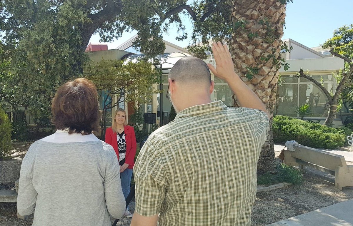 noemi_g15's tweet photo. Comenzamos el día con una pequeña entrevista de @_Escaparate_ para explicar nuestras propuestas para las próximas elecciones #26M @eu_ibi #TuDecisionTuIzquierda https://t.co/f6WheTYyf2