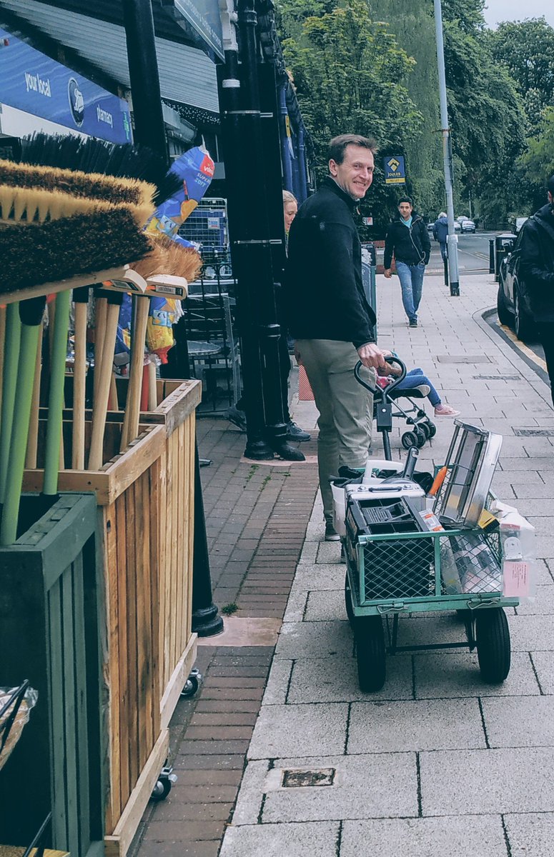 Zero emissions on today's blind fitting job 😂😂 #reducingcarbonfootprint #shoplocal #heatonmoor