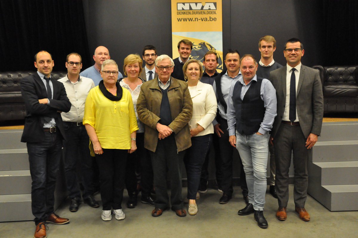 HRoeland's tweet photo. Trotse voorzitter van @de_NVA Harelbeke.

Gisteren ontvingen we @JorenVermeersc1 over migratie, ingeleid door lijsttrekker @SanderLoones. Onze kandidaat @WoutPatyn leidde alles mee in goede banen. 

#Harelbeke #Stasegem #Bavikhove #Hulste #vk19 #verkiezingen2019 https://t.co/CS8EbHEDDv