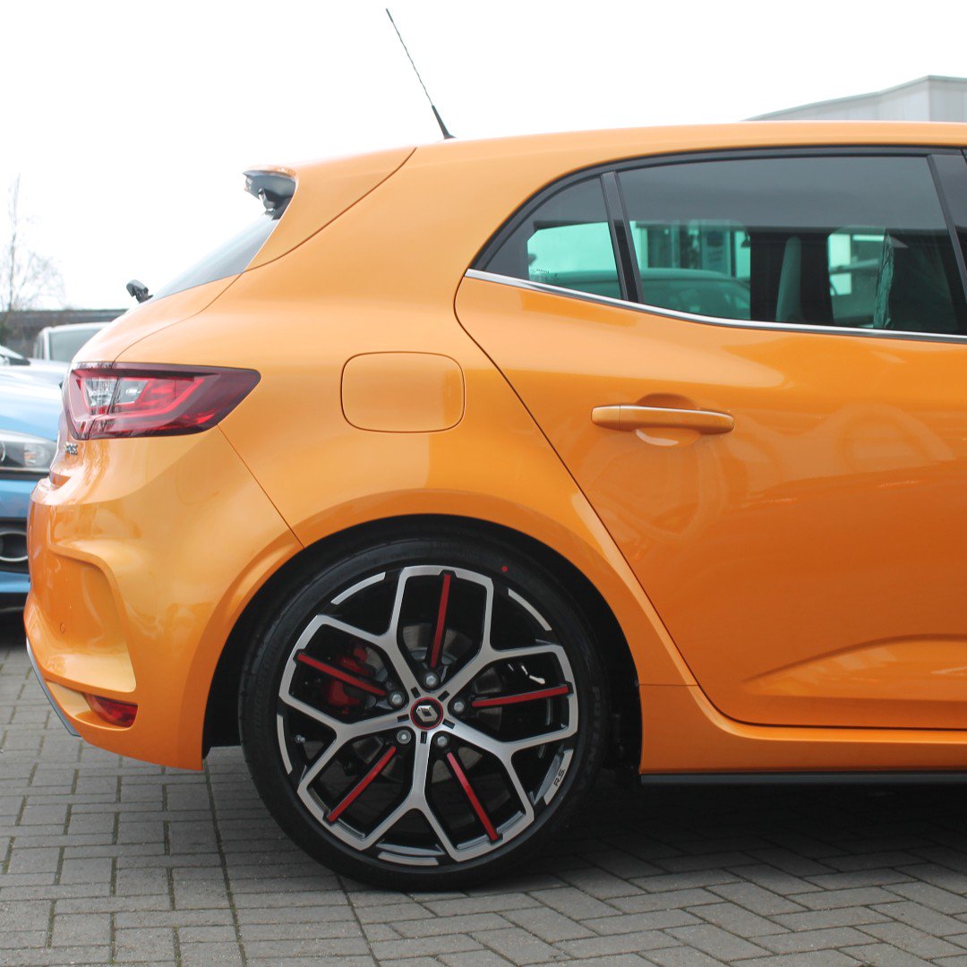 PlatinumRenault's tweet photo. We can't get enough of this car!
🤤🤤🤤🤤
#Meganers #renault #renaultsport #rs300 #trophyedition #meganetrophy #renaultf1 #hothatch #meganersowners #uk #renaultuk #newcar #platinumrenault #wiltshire https://t.co/eEb82fe8Op