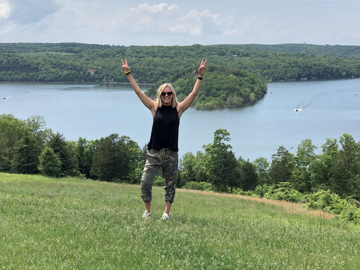 SherryPollex's tweet image. This is 40. Life is often unpredictable but so amazing. 🙌 I have never been so happy to grow old. As so many of my friends are losing their lives to this horrible disease, I will continue to live life to the fullest everyday for them. #NeverGiveUp 🎗🙏💙