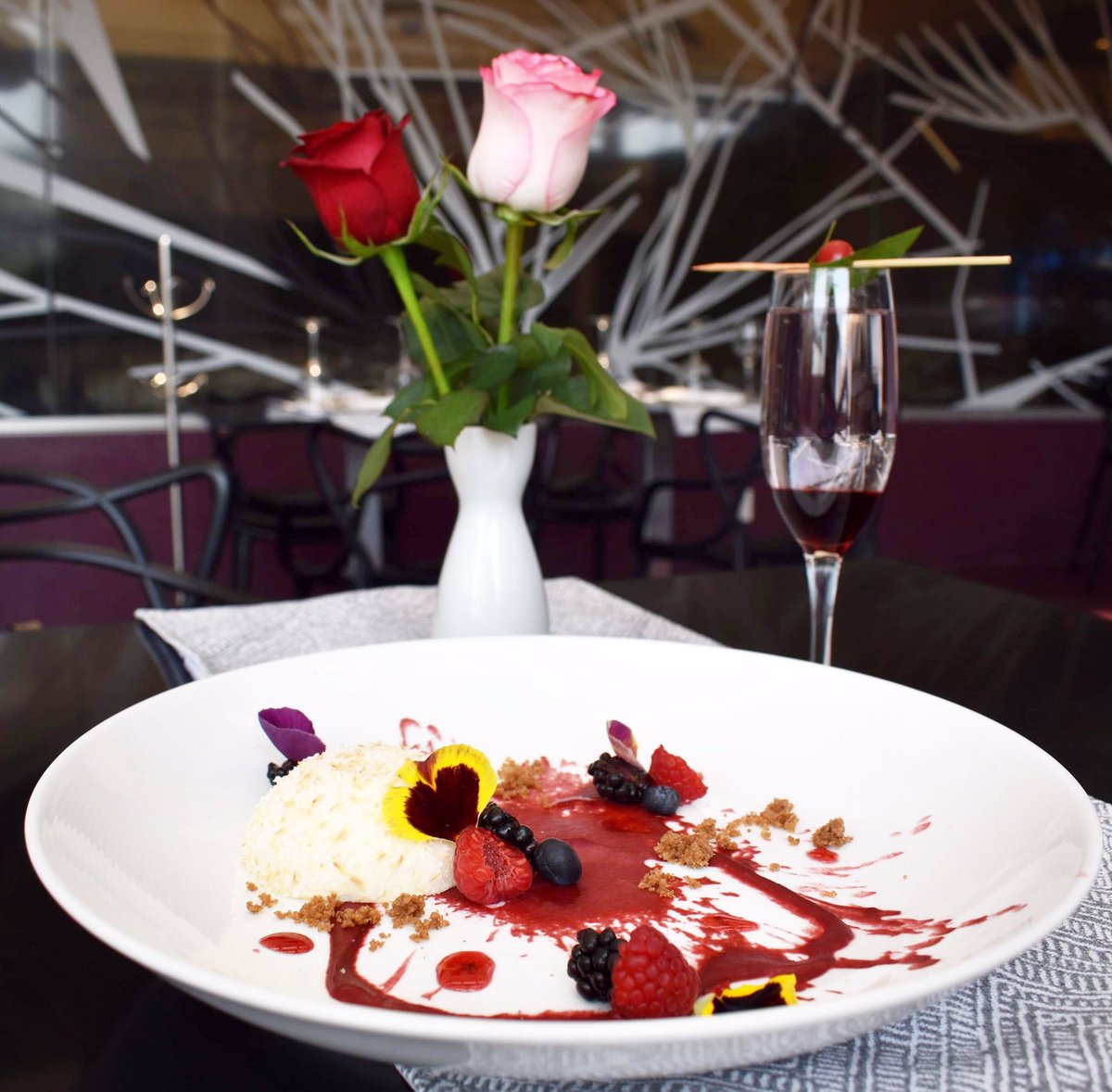 Mamá te consiente a su estilo, nosotros la consentimos al estilo #ChinaGrillMx.

Panna cotta de coco, pure de betabel, frutos rojos y tierra de cardamomo.

Reserva al: 52638887

#Polanco #CDMX #MexicoCity #ChinaGrill #ComidaFusión #CelebrandoAMamá #FestejaAMamá