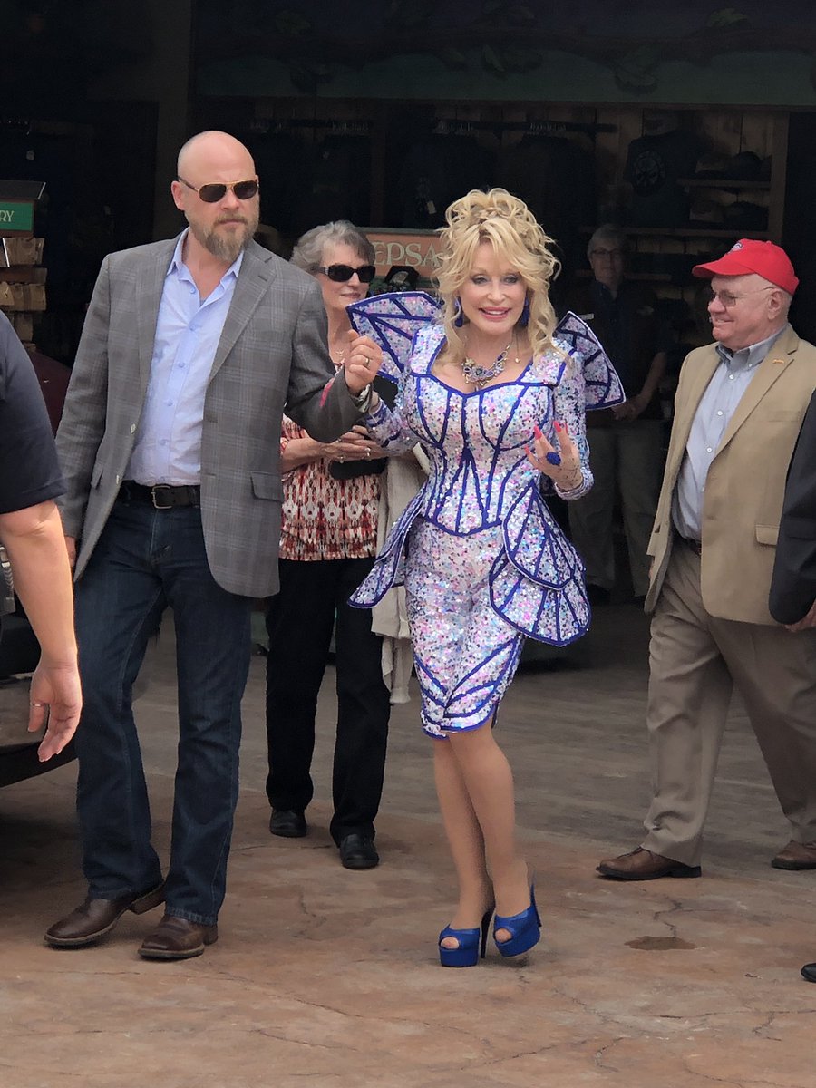 Dolly’s here, y’all 💕🦋 #WildwoodGrove #Dollywood