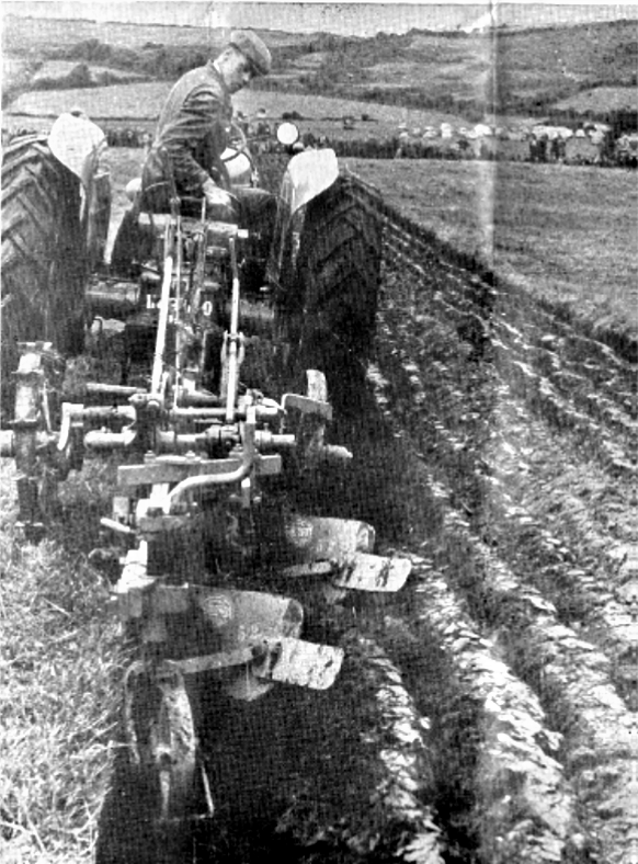 The unveiling of the World Ploughing ‘Cairn of Peace’ monument to commemorate the second ever World Ploughing Contest, which was held in County Kerry, Ireland in 1954, will take place tomorrow (May 11th) at 4.00pm in Killarney, Co Kerry in #Ireland @NPAIE @RTECountryWide