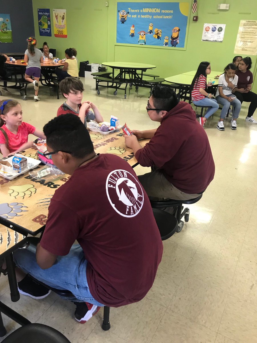Fultonhoops's tweet photo. Hanging out with kids In during lunch. #fultongivesback https://t.co/97X7kPCszV