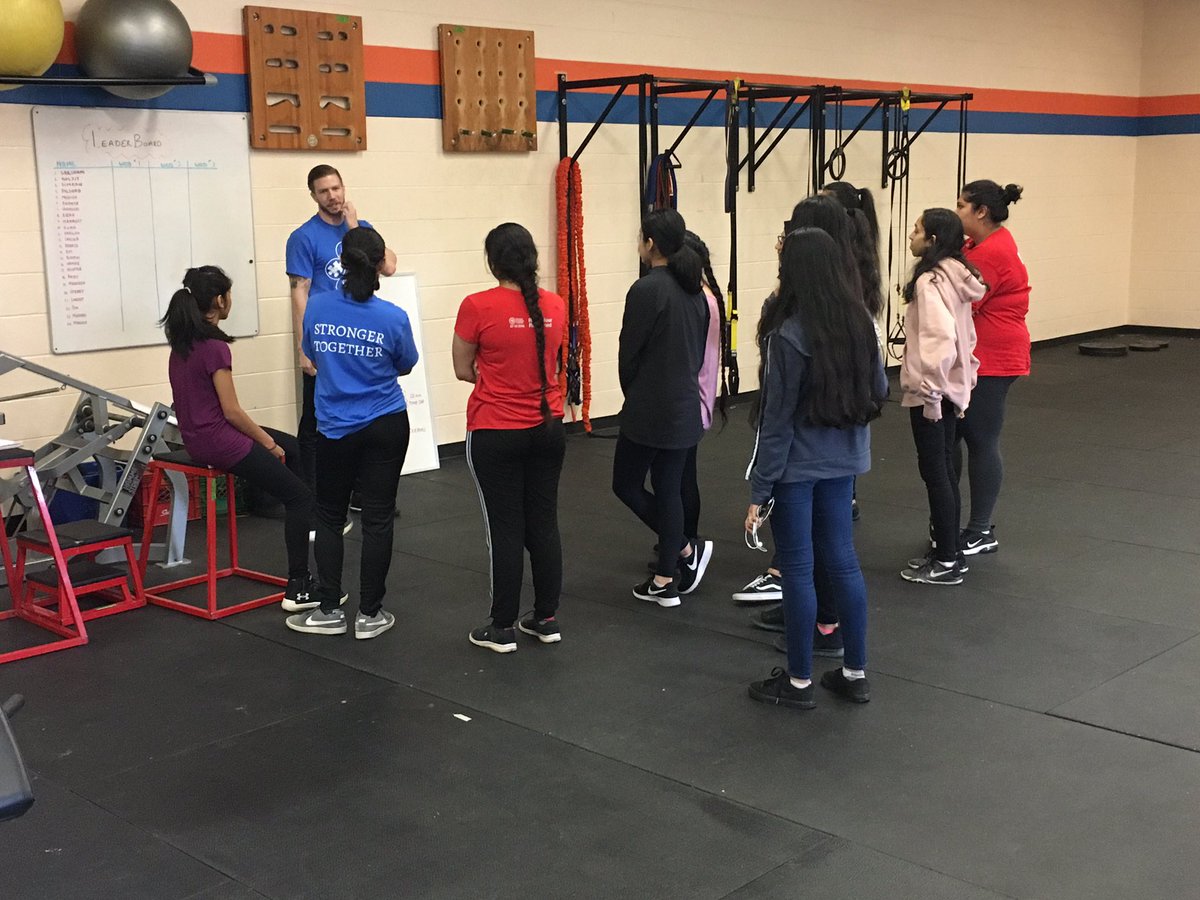 MrKingPeel's tweet photo. Here is one of the physical fitness sections from round 2 of Wellness Day. CrossFit with Mr Battie! Definitely more intense than the gaming session I was at in the morning but with similar results: Lots of smiling faces! @NorthParkSSca @NPSSwellness @PeelSchools https://t.co/jBwzlviRBI