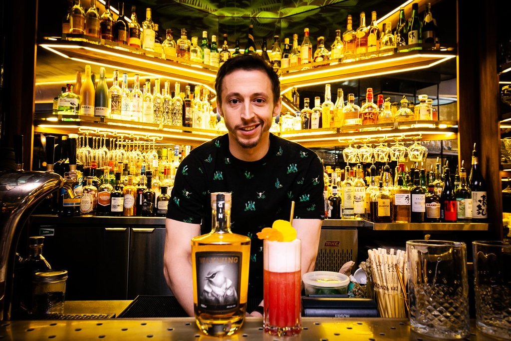 Waxwinggin's tweet photo. Gin week has started in style with @Waxwinggin at Le Royal bar in MTL! 💥⠀

The City Bird Fizz created by Manu Ruiz with Waxwing Gin, blood orange, sea buckthorn syrup, olive bitters, aquafaba, &amp; Perrier! 😍 ⠀
⠀
Vote for your favorite cocktail at https://t.co/FXdYnlKzcc! https://t.co/xRZXsXI5o0
