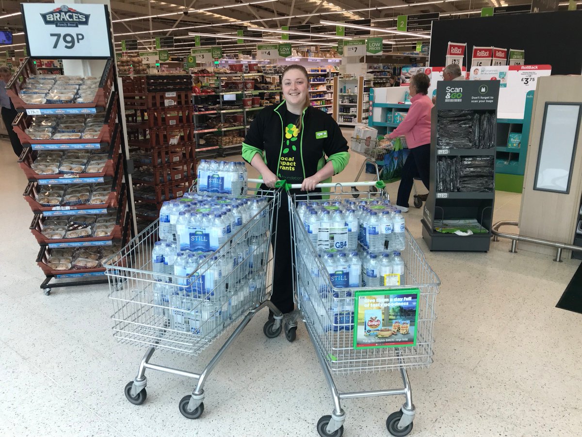 Health_Charity's tweet photo. Thank you @asdapentwyn who have donated water and oranges for our Bed Push on Sunday. Your continued support is greatly appreciated. #CAVBEDPUSH #Battleofthebeds https://t.co/qTY5p6VWu3