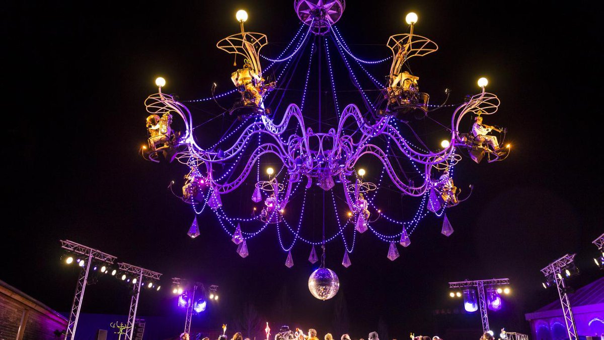 lavoixdunord's tweet photo. #TranseExpress : le lustre aérien de la parade d’#Eldorado sera à #Calais samedi soir @transeexpress #Cristalpalace #spectacleaerien https://t.co/LNmH9pk3wJ https://t.co/ulldFRsefm