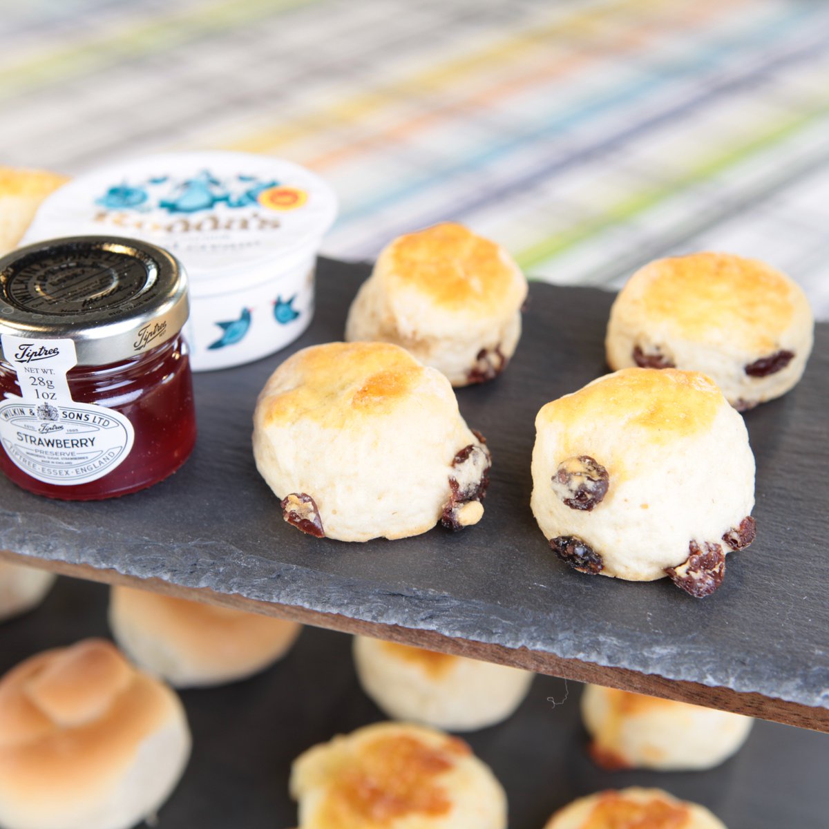 FoodAngles's tweet photo. 📢Now in stock are these fabulous artisan, handmade #miniscones from @Barkersbakery 📢
Ideal for #afternoonteas and mini treats. Available in cheese, plain and fruit- they are just perfect additions to cream teas and parties. https://t.co/pAQx99n31l https://t.co/DHjrn26zCi