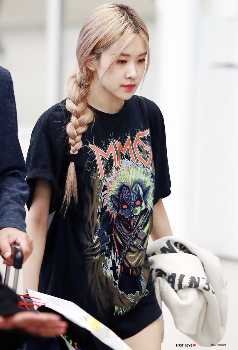 roseyarchive's tweet photo. absolutely a beautiful woman. 
cr. firstlove_rose https://t.co/S54PpKPr20