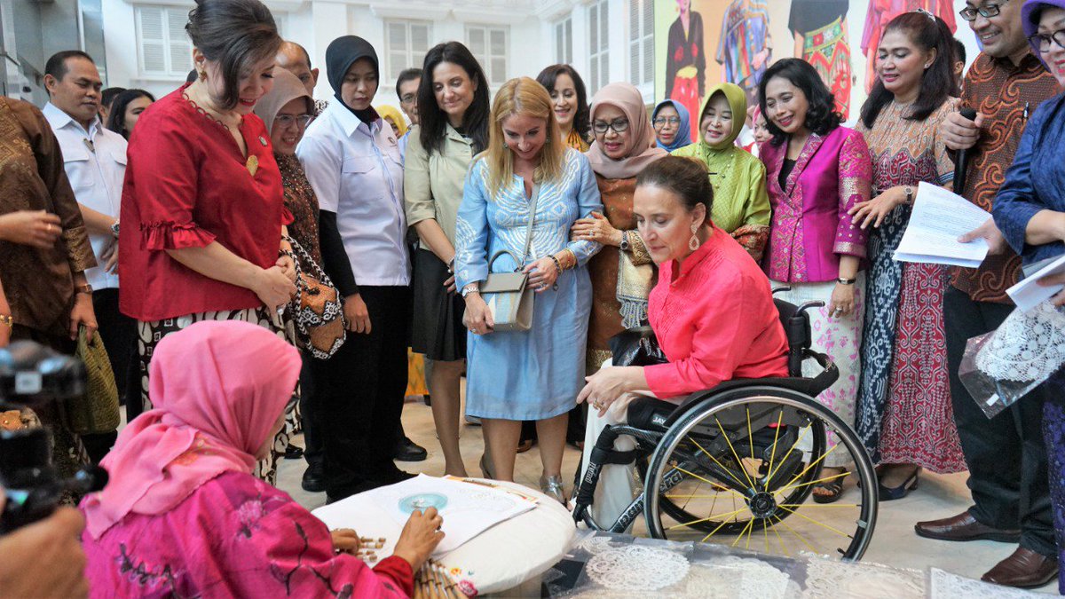 kemenkop_'s tweet photo. Wakil Presiden Republik Argentina Gabriela Michetti menyempatkan diri mengunjungi @smescoindonesia disela2 kunjungannya ke Indonesia dalam rangka pertemuan bilateral dengan Wakil Presiden Jusuf Kalla, Jakarta (10/05/2019).

#KemenkopUKM https://t.co/olapKh77GE