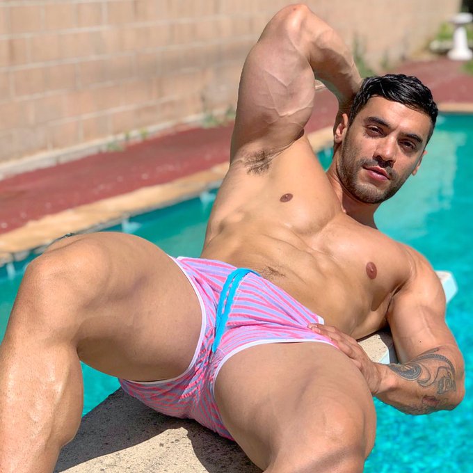 I&rsquo;m off to hawaii 🌸🌺😁.. have great weekend .. 👌🏼 .. .. آخره هفته .. . #aradwinwin #Persian #muscle #smooth<a href="/tag/bodybuilding"class="tags"><span>#bodybuilding</span></a><a href="/tag/lifestyle"class="tags"><span>#lifestyle</span></a><a href="/tag/lean"class="tags"><span>#lean</span></a><a href="/tag/muscle"class="tags"><span>#muscle</span></a><a href="/tag/comingsoon"class="tags"><span>#comingsoon</span></a>