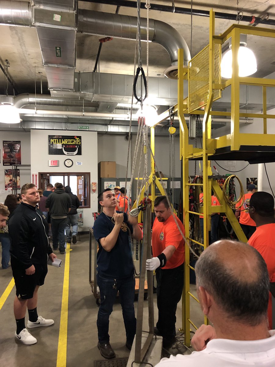 KOHS_TechEd's tweet photo. @KOGoldenEagles Students exploring and learning about career opportunities at the KML Carpenters’  Training Center Open House and Skills Expo. #KOproud @PrincipalShak @curriculum_kosd https://t.co/FfBvYJuBKw
