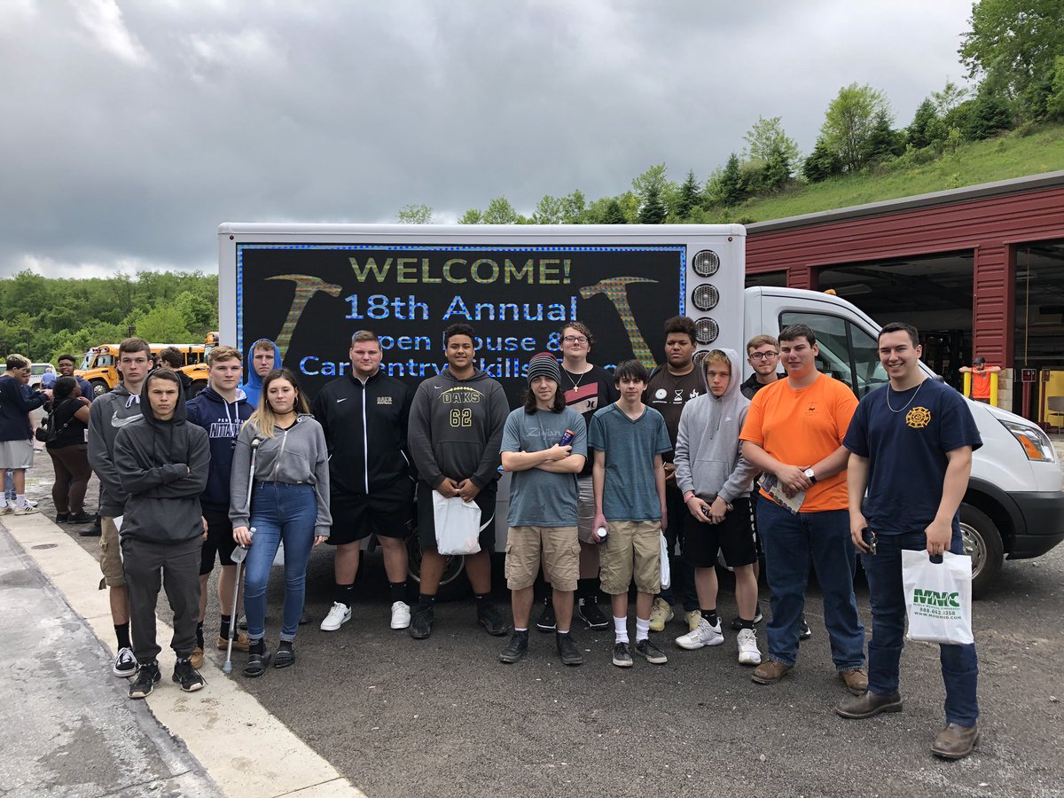 KOHS_TechEd's tweet photo. @KOGoldenEagles Students exploring and learning about career opportunities at the KML Carpenters’  Training Center Open House and Skills Expo. #KOproud @PrincipalShak @curriculum_kosd https://t.co/FfBvYJuBKw