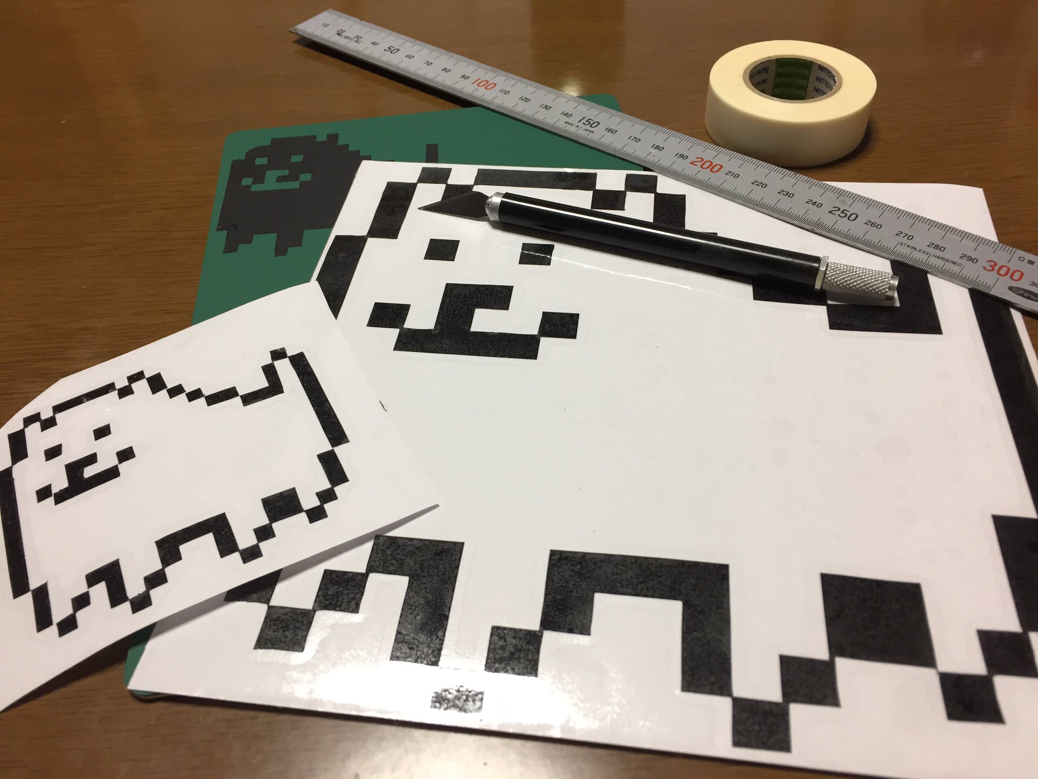 3 W 7 うざい犬のウォールステッカー作りました ドット絵なら簡単かと思ったらかえって面倒 うざい犬 アンダーテール Undertale Undertale ウォールステッカー ハンドメイド