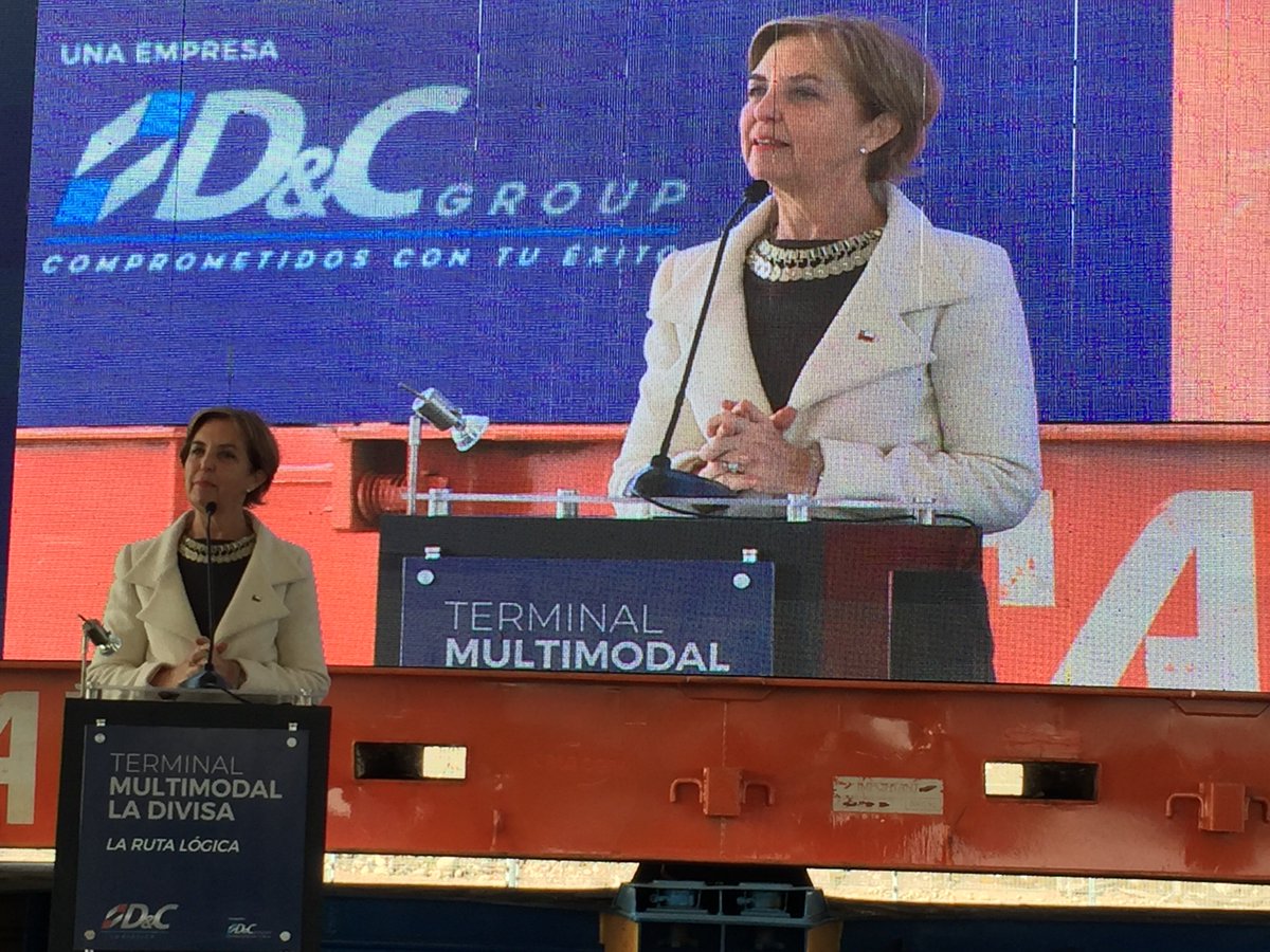 mundomaritimo's tweet photo. La ministra de Transportes Gloria Hutt destaca el aporte a la eficiencia logistica de Terminal Multimodal La Divisa dada su ubicación y conectividad
#Dycsa @MTTChile @Meconomia https://t.co/ffI2RQCN29