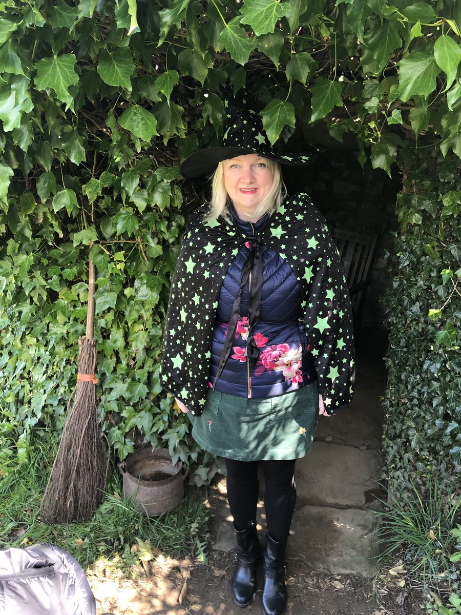 afaf_uk's tweet photo. Having fun being the #ryedalewitch #greatdayout #FridayFeeling #huttonlehole #fridayfriends https://t.co/9AebMPrGl9