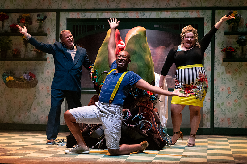 Did you know Jack Nicholson was in the original movie? Join us down on skid row this weekend!
tickets.uccspresents.org/events/216?pro…
Call Box Office 719-255-3232

#theatreworkscs #littleshopofhorrors #seetheatrework #coloradosprings #coloradoart #colorado #coloradoartist