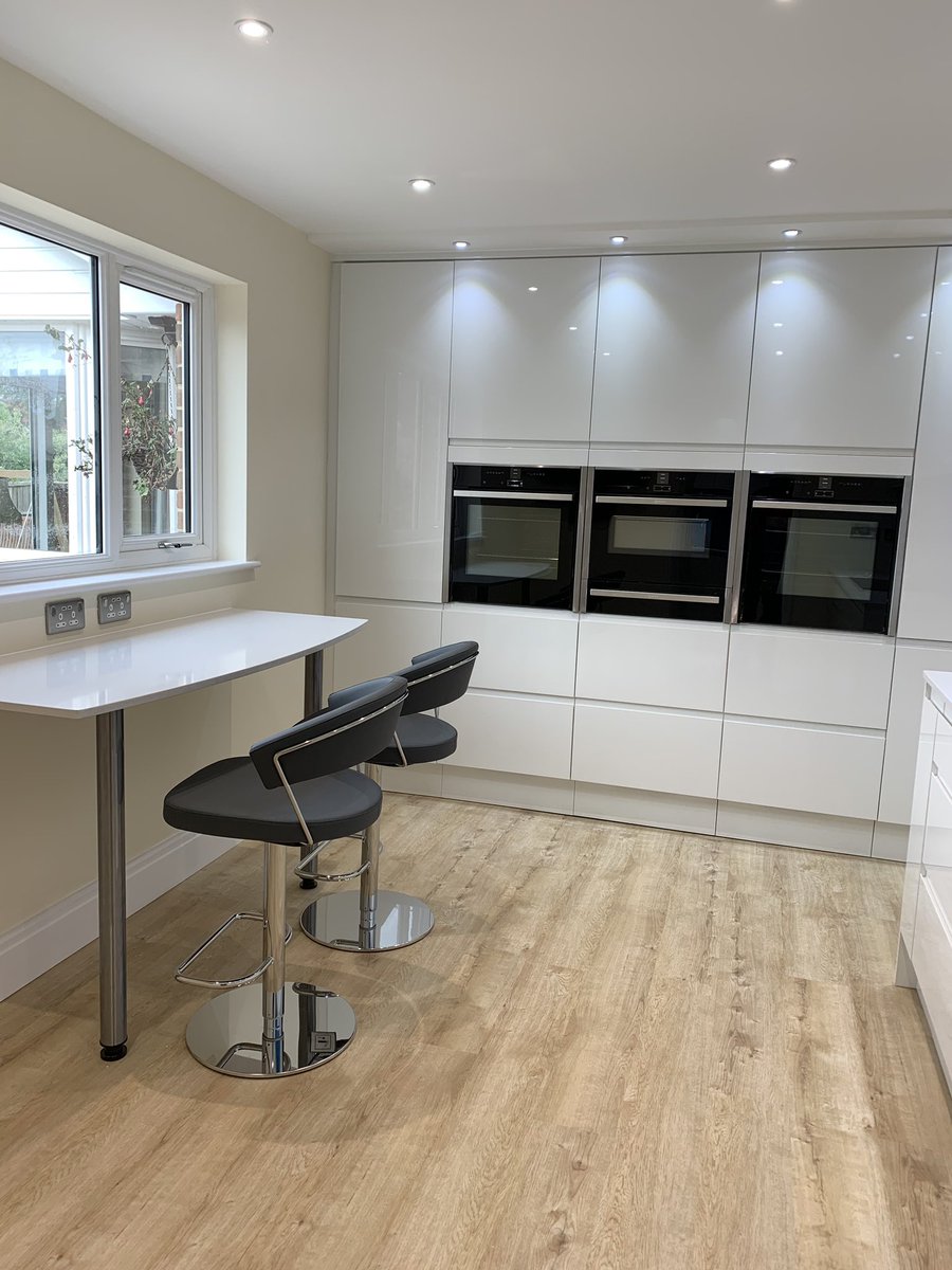 Complete new kitchen installed including new floating floor and vinyl finish flooring. Bespoke blue glass splashbacks fitted with quartz worktops and Howdens handleless door fronts in gloss white.