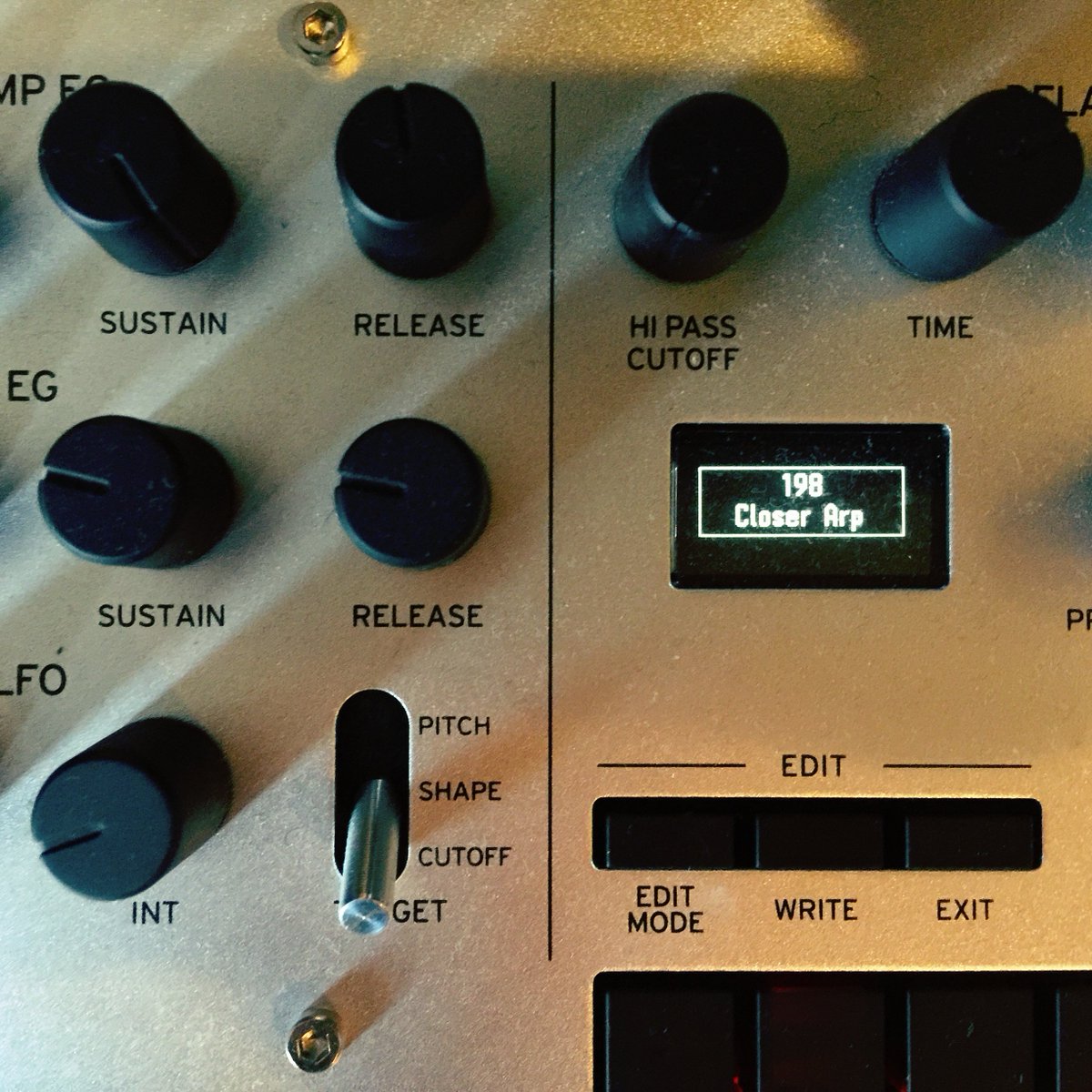 Important friend in studio 7: This little fella has suprised us with a lot of greatness! Especially good for leads, bass and fx. 😎

#korg #minilogue #adsr #cutoff #analog #studio #atella