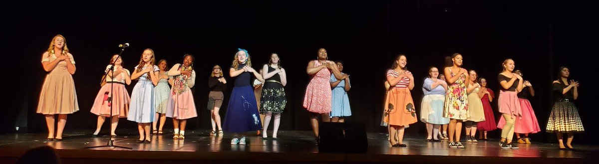 atkinsHSchorus's tweet photo. BRAVO Atkins chorus students on an AMAZING spring concert last night. I could not be more proud of you!! @Atkins_HS @WSFCSArts https://t.co/RRRTuYxEWZ