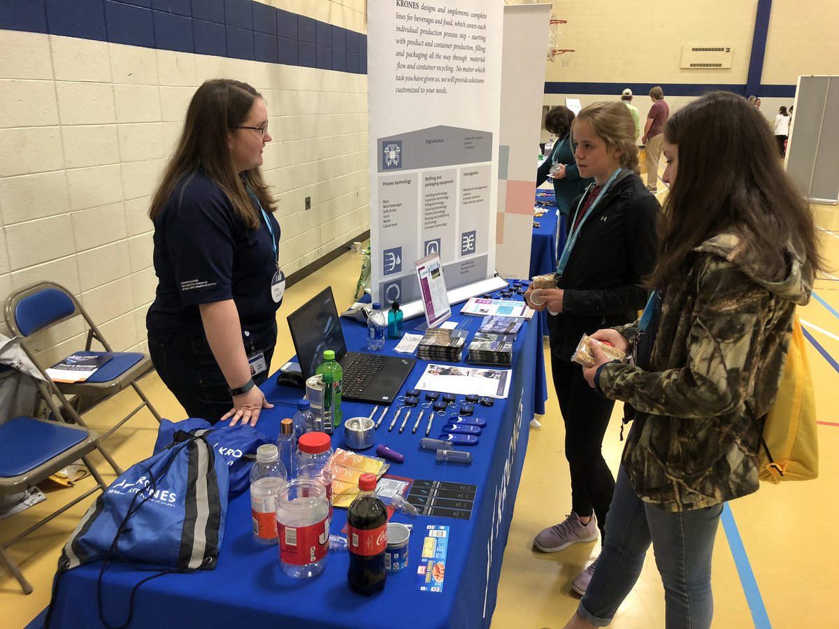 InspireSewi's tweet photo. Welcoming students to the @FaBWisconsin Farm Factory Fork Event! Students are here to learn about careers pathways in the food and beverage industry! https://t.co/15QyUwqRvo