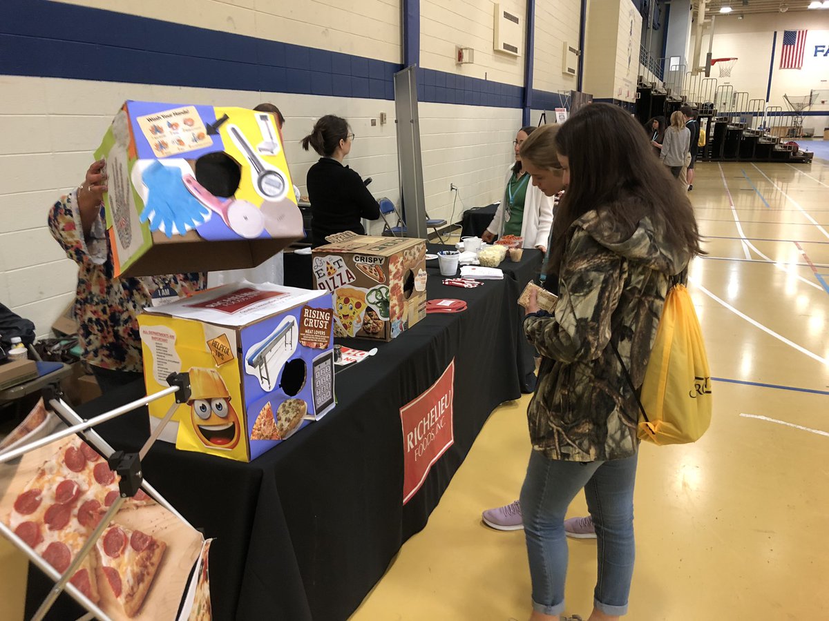 InspireSewi's tweet photo. Welcoming students to the @FaBWisconsin Farm Factory Fork Event! Students are here to learn about careers pathways in the food and beverage industry! https://t.co/15QyUwqRvo