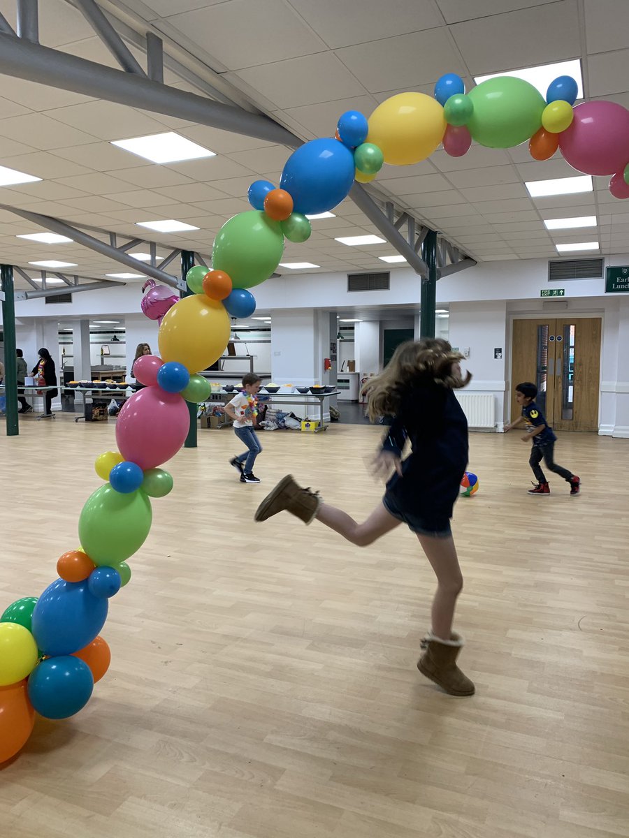 SHSParentsAssoc's tweet photo. Final preparations and we’re ready to #prepdisco. Bring your sunshine ☀️ 😎 🍉 🎶 https://t.co/qV9vj3SAYr