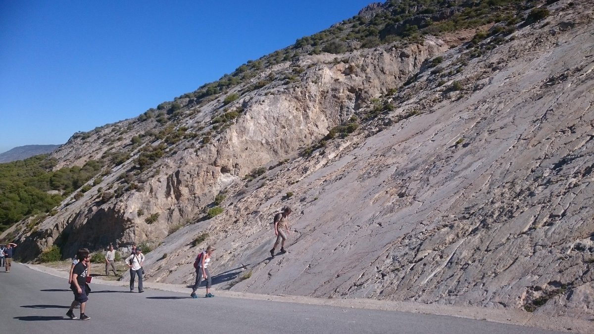 mickymicky06s's tweet photo. Where is the (crustal) root?! The crust under the Sierra Nevada is 17 km thinner than under the adjacent Granada Basin! Exploring the geological and geomorphological signature of dynamic topography #SUBITOP #TopoEurope https://t.co/E1ujncCNmg