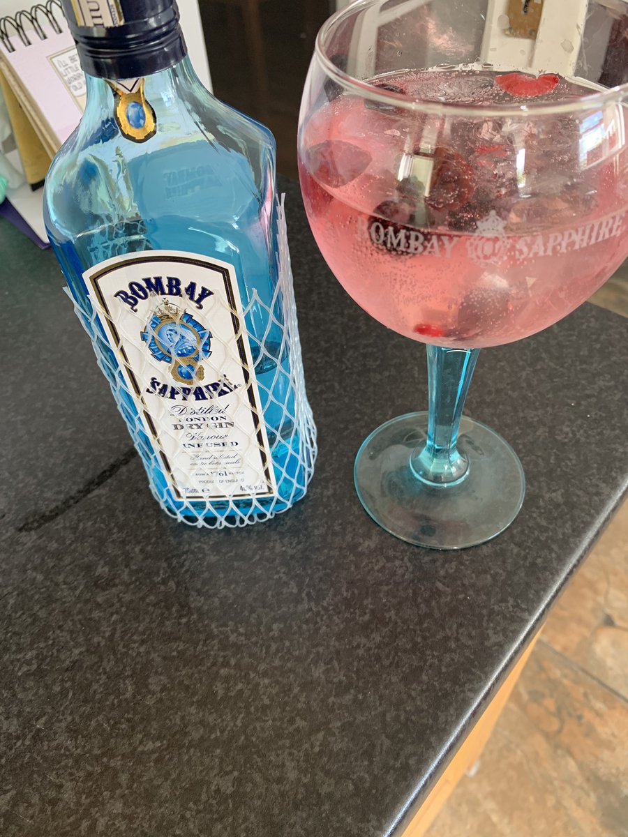 markham_joanna's tweet image. #cheers #Bombaygin